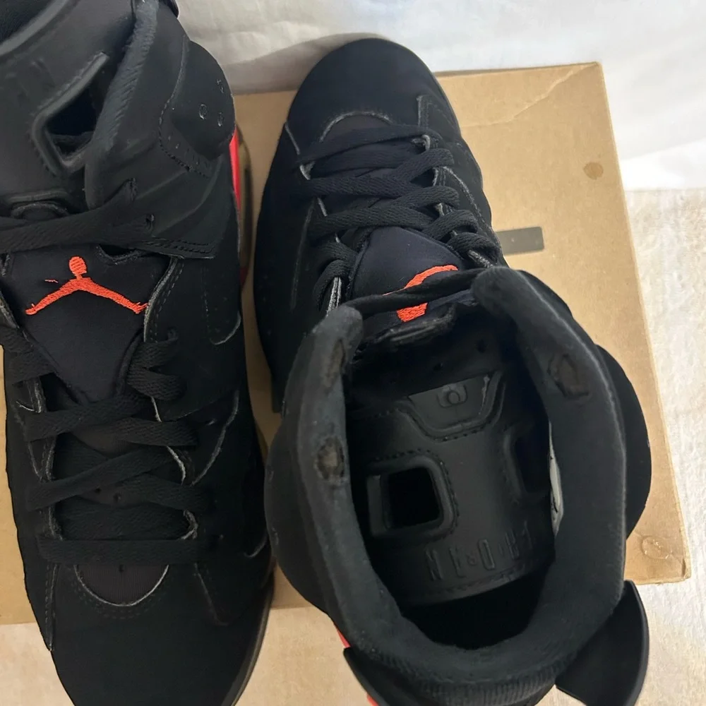 AUTHENTIC Jordan 6 Retro Infrared size 9 384664-060 2019 PRE-OWNED